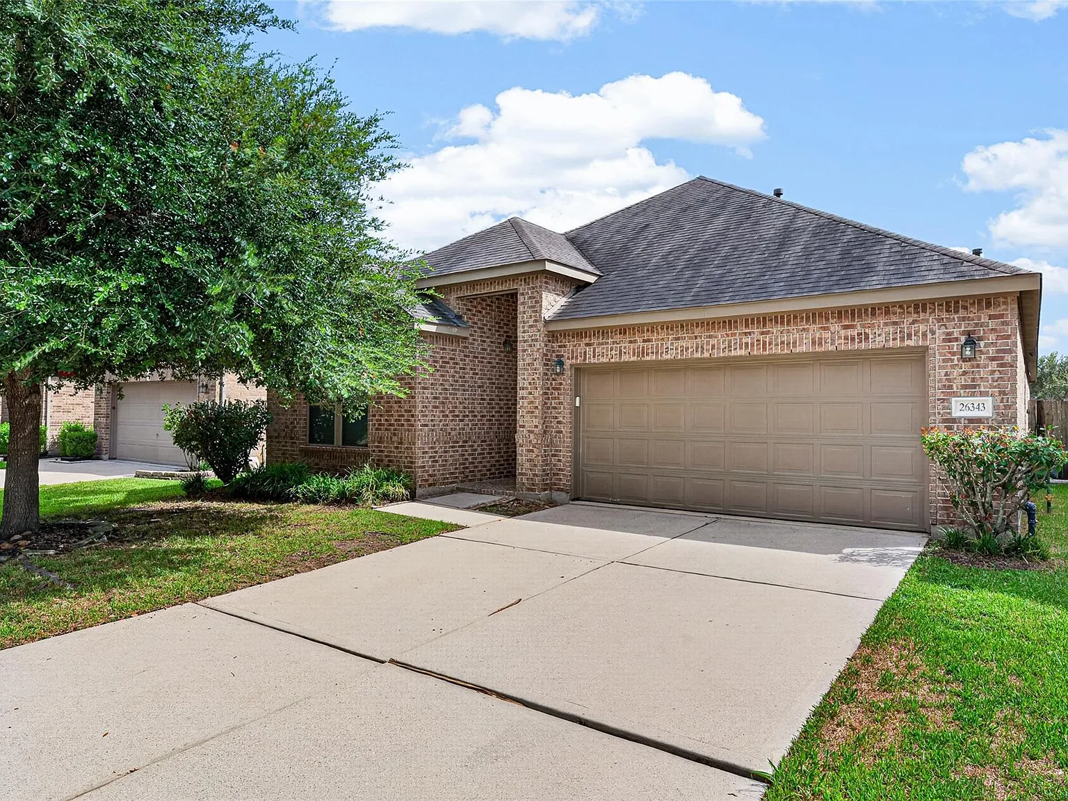4 bed, 3.0 bath, 2166 sqft, $2,150 — Photo 2
