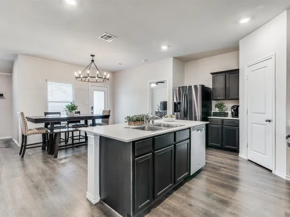 2252 Torch Lake Dr, Forney, TX 75126