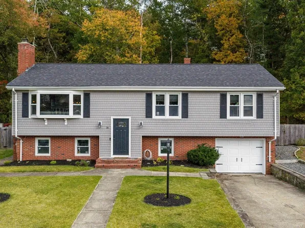 16 Brookside Dr, Acushnet, MA 02743