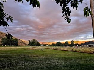 54884 Day Rd, Milton Freewater, OR 97862