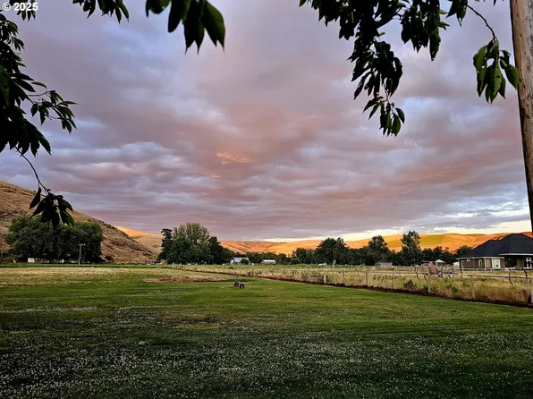 54884 Day Rd, Milton Freewater, OR 97862