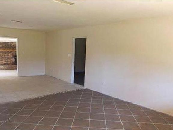 2nd image of 2704 Hillcrest Dr