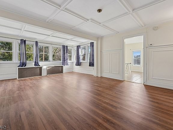 5th image of 24 Franklin Pl