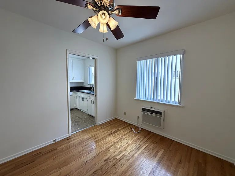 255 S Oakland Avenue — Photo 9