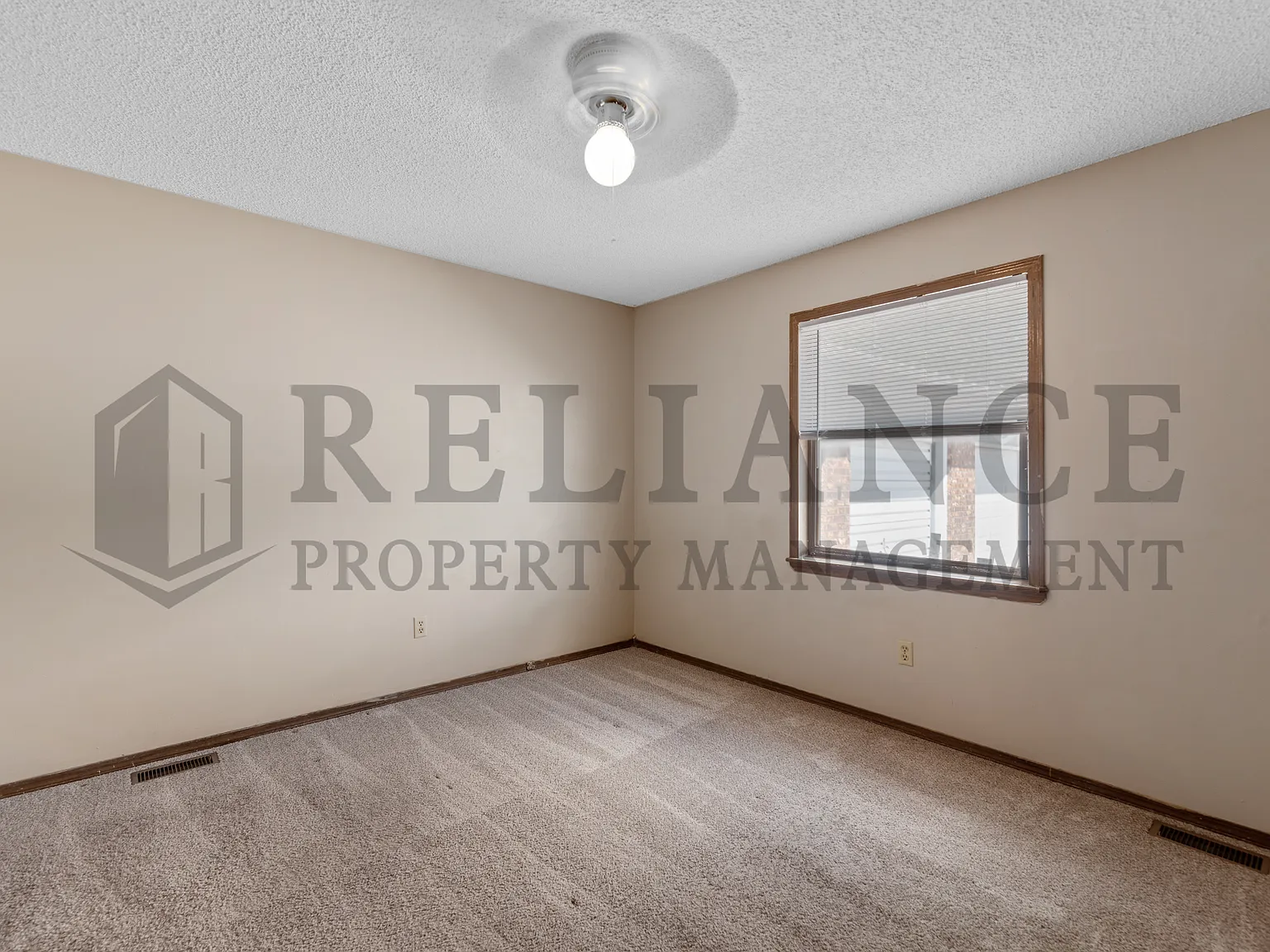 1318 Peach Ave (OA) - 1 — Photo 3