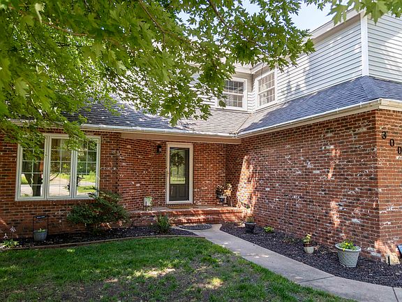 3rd image of 3009 N Ridgecrest Dr