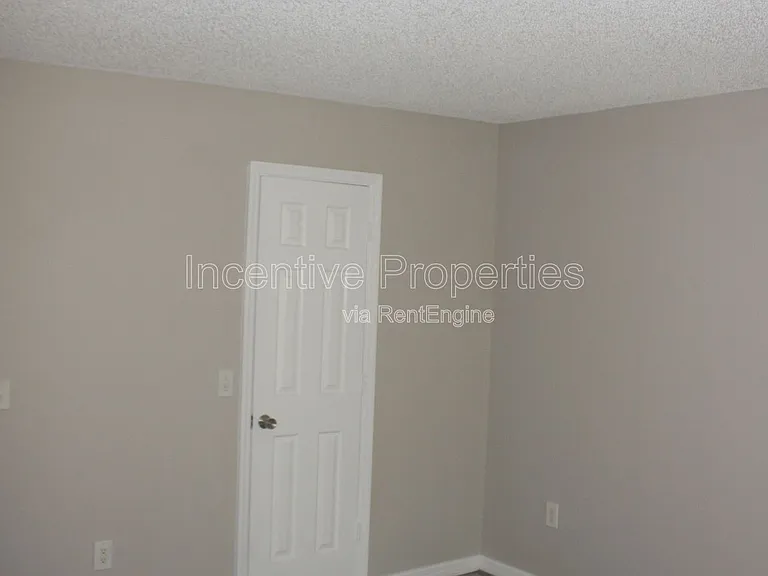 4176 Versailles Dr #D — Photo 18