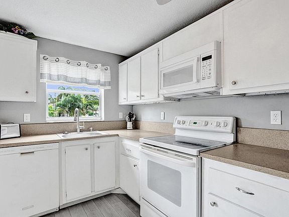 5th image of 3590 Via Poinciana #114