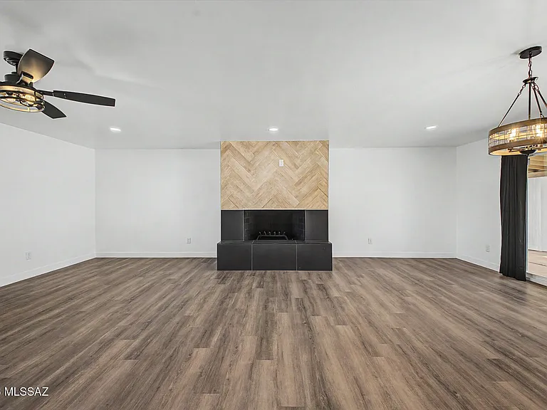 2625 W Oregon St — Photo 7