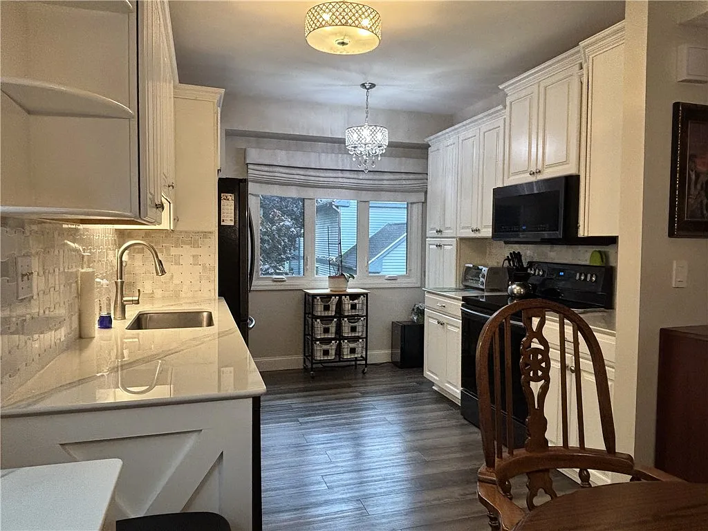 3 bed, 1.5 bath, 1346 sqft, $2,500 — Photo 3