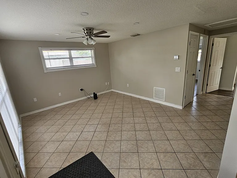 4416 E Drake Blvd — Photo 4