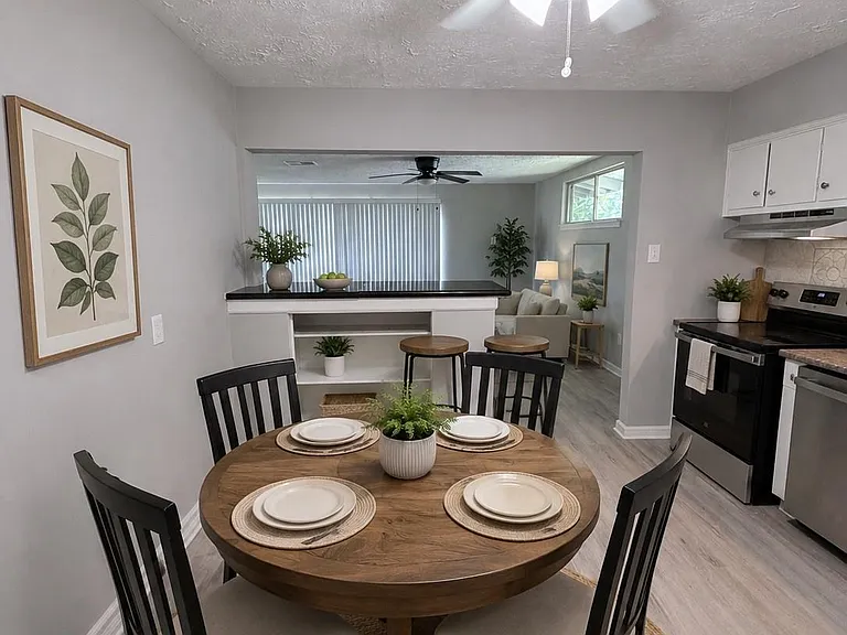 5902 Willow Glen Dr — Photo 6
