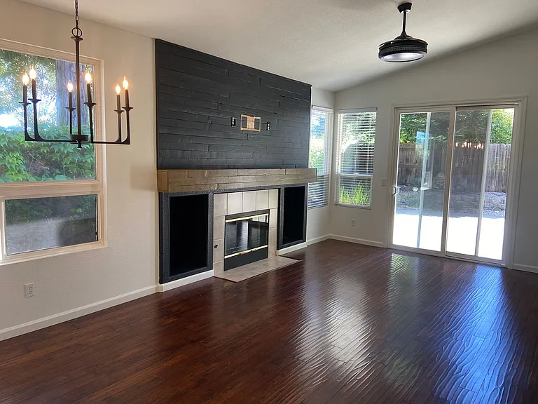 3203 Europa St — Photo 9