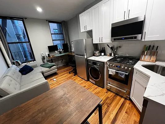 Rented by Salon Realty Corp | media 7