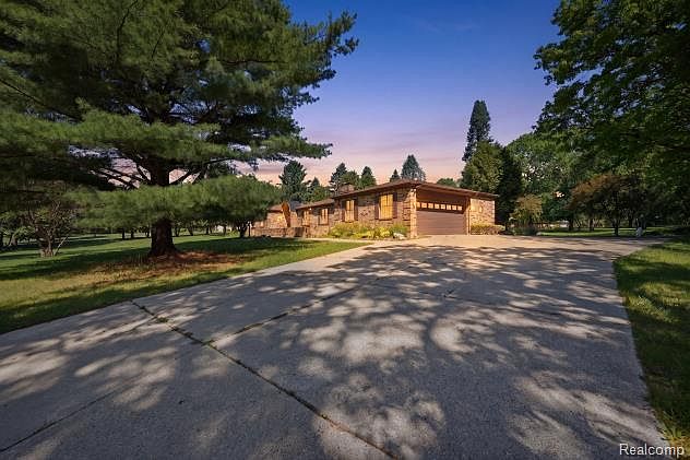 1st image of 7020 Rattalee Lake Rd