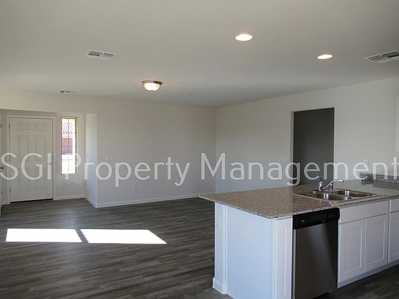 4th image of 820 S Silvercreek Ct