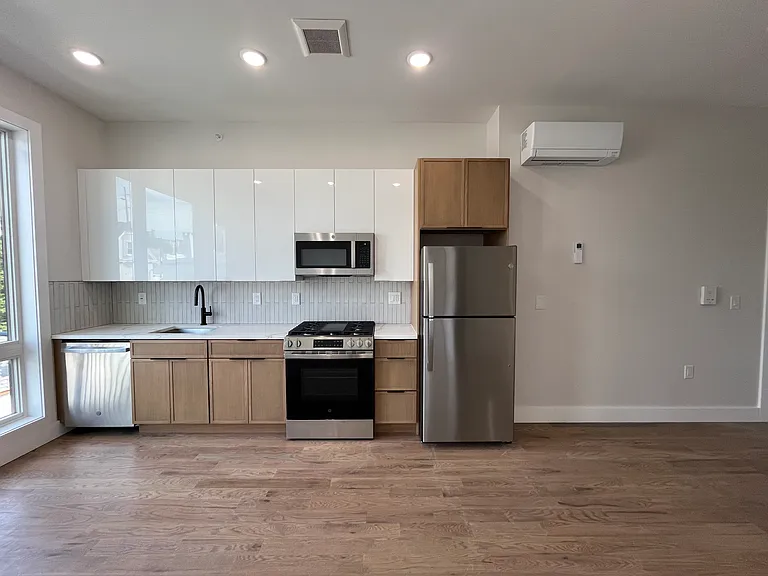 40 Lembeck Ave #6 — Photo 5
