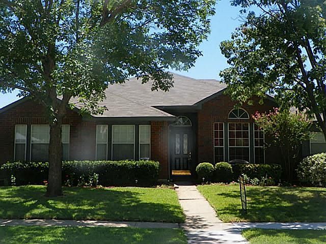 1st image of 994 Little Den Dr