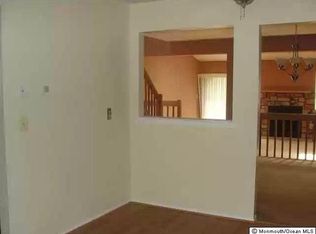 71 Chestnut Way, Manalapan, NJ 07726