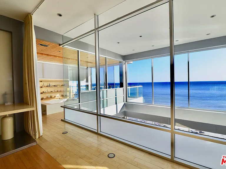 24826 Malibu Rd — Photo 20