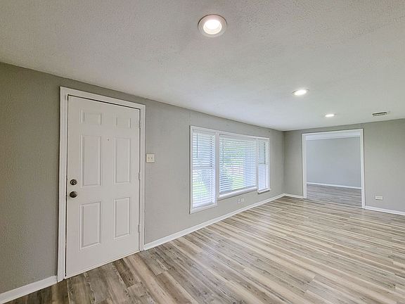 3rd image of 6615 Carver Ave