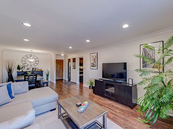5th image of 263 S Clubhouse Dr Unit 403