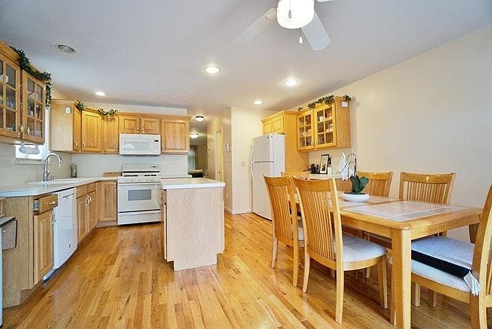 1st image of 131 Bedford Ave