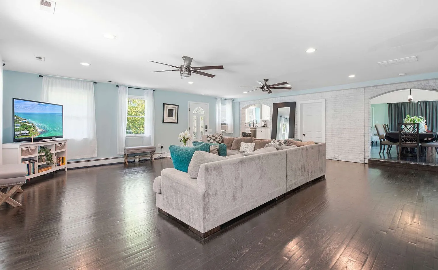 6 bed, 3.0 bath, 2992 sqft, $10,528 — Photo 1
