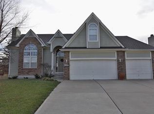 4237 SW Flintrock Dr, Lees Summit, MO 64082