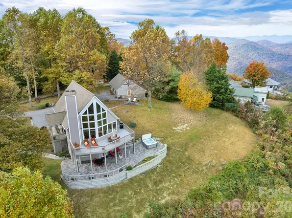 107 Fawns Rst, Black Mountain, NC 28711