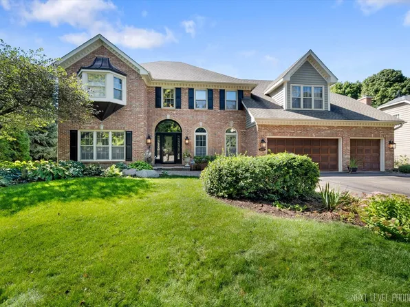 1305 Winners Cup Cir, St Charles, IL 60174