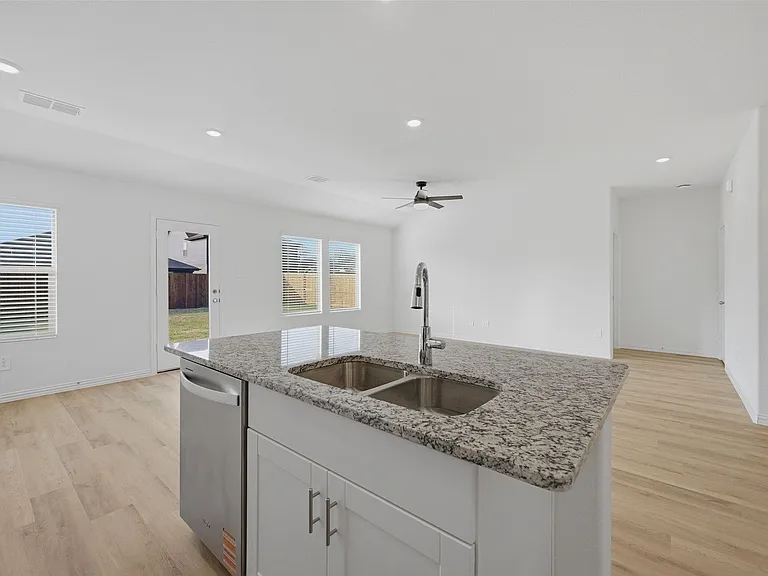 2222 Rannoch St — Photo 14