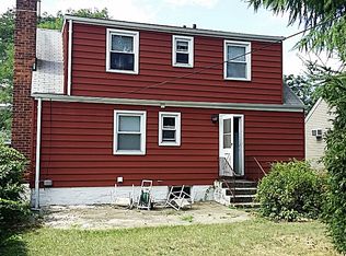 8129 262nd St, Glen Oaks, NY 11004