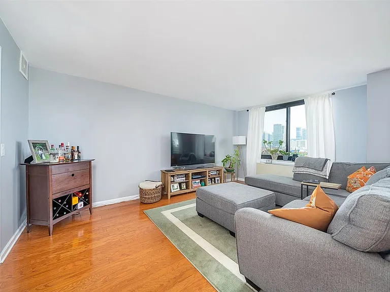 700 Grove St #6M — Photo 3