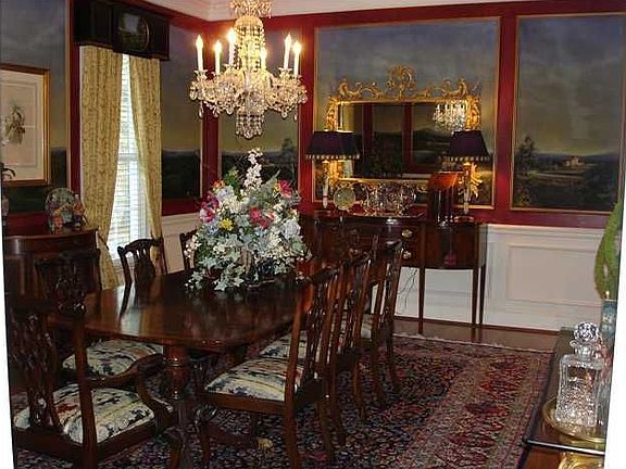 Dining Room w/Hand-Painted Murals