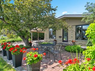 2186 Valley Dr, Ottawa, ON K1G 2P8