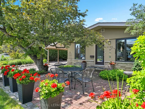 2186 Valley Dr, Ottawa, ON K1G 2P8