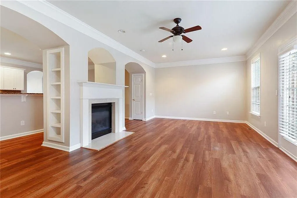 4 bed, 3.5 bath, 2800 sqft, $3,050 — Photo 4