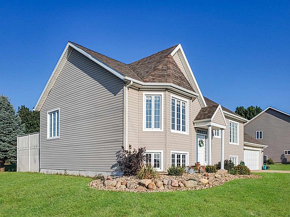 3rd image of 2801 Chaplin Dr