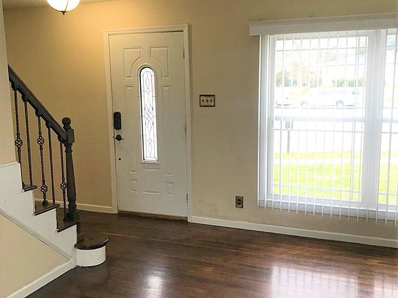 2nd image of 1167 Oakwood Cir