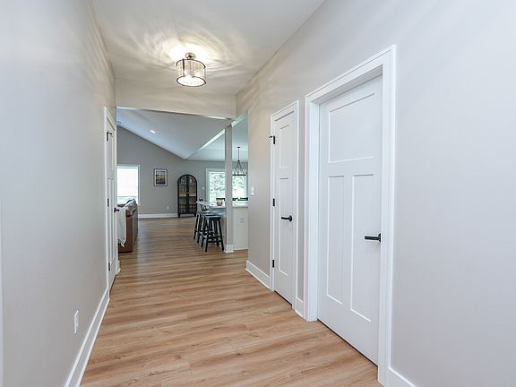 5th image of 3172 Sun Valley Dr