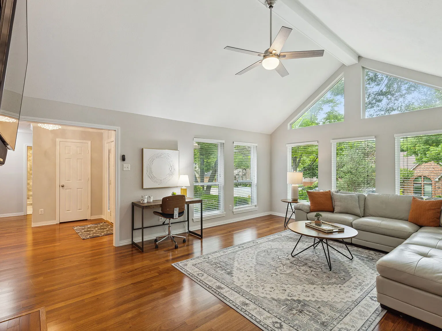 5 bed, 3079 sqft, $10,206 — Photo 3