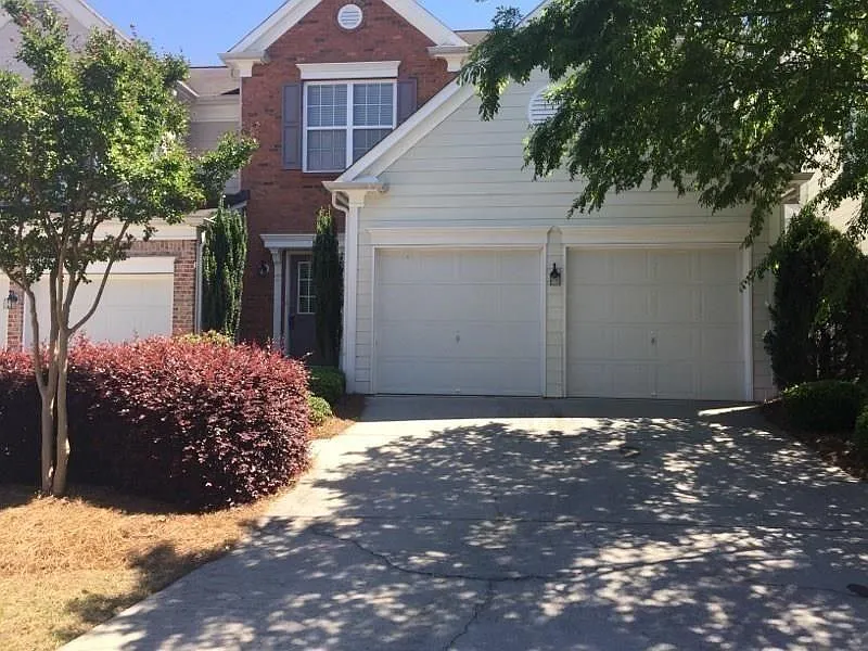 3 bed, 2.5 bath, 1750 sqft, $2,400 — Photo 1