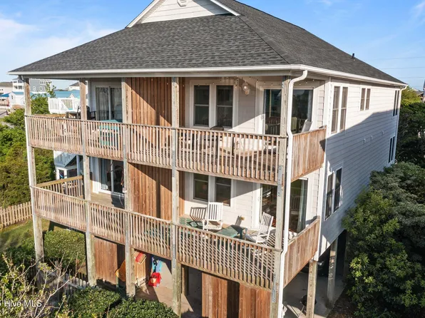 421 N New River Drive, Surf City, NC 28445
