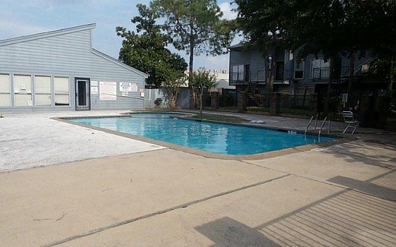 3rd image of 10001 Westpark Dr APT 60