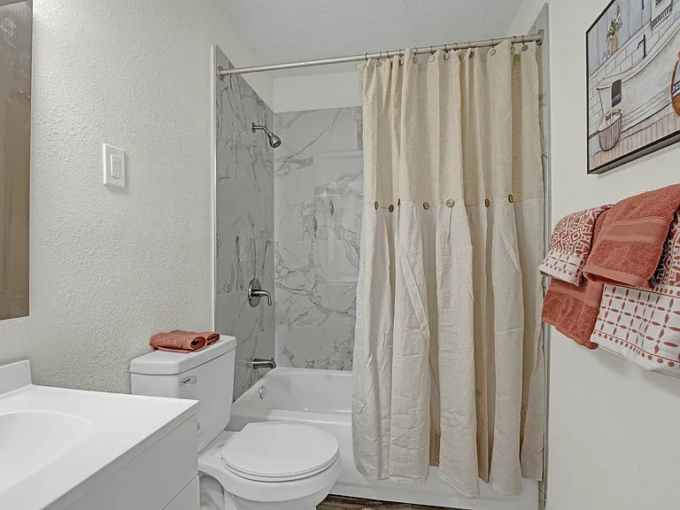 Emberly Apartments — Photo 8