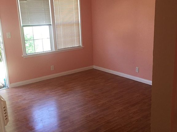 3rd image of 11821 S Figueroa St APT 3