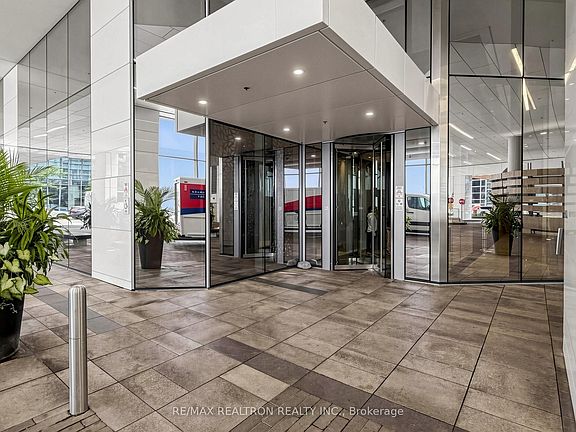 4th image of 88 Harbour St #1504
