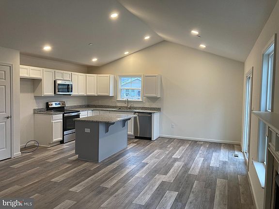 5th image of 360 Ashby Commons Dr
