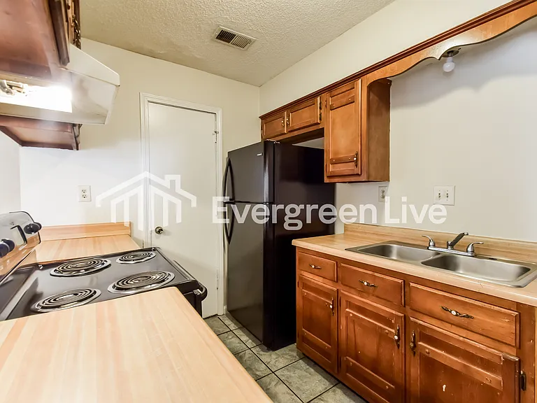 2724 Van Der Veer Dr — Photo 10